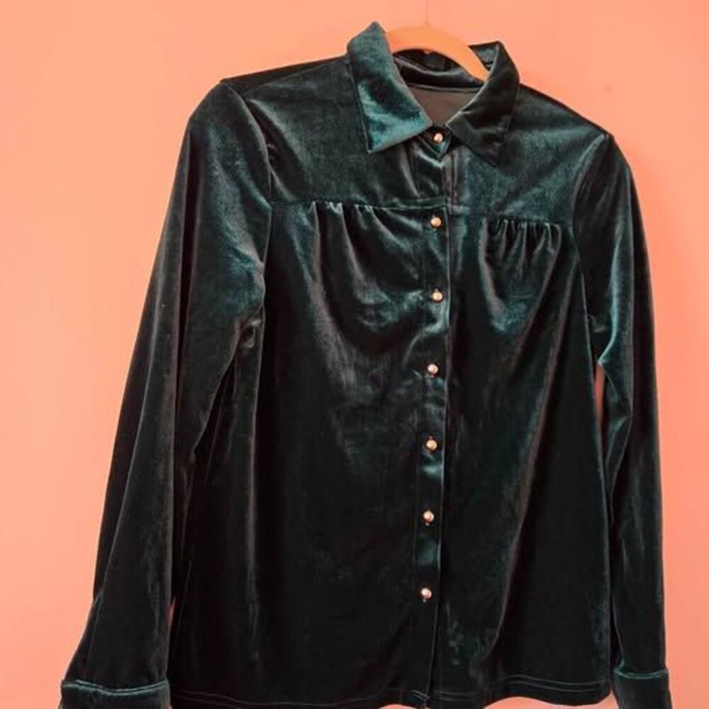 emerald-to-kelly green velvet shirt - Picture 2 of 8